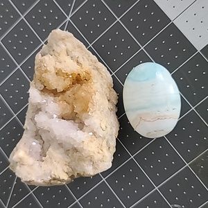 Geode and palm stone